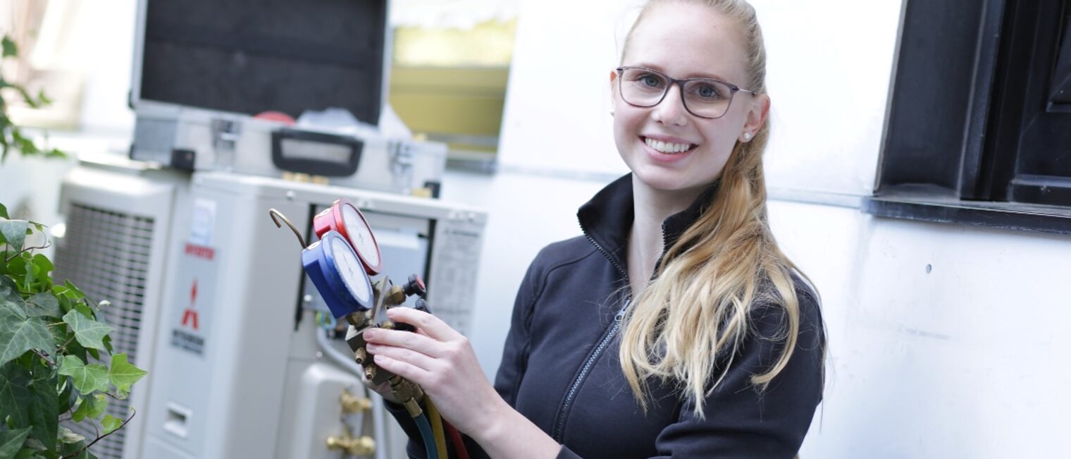 Lea Michaelis, angehende Mechatronikerin für Kältetechnik und triale Studentin