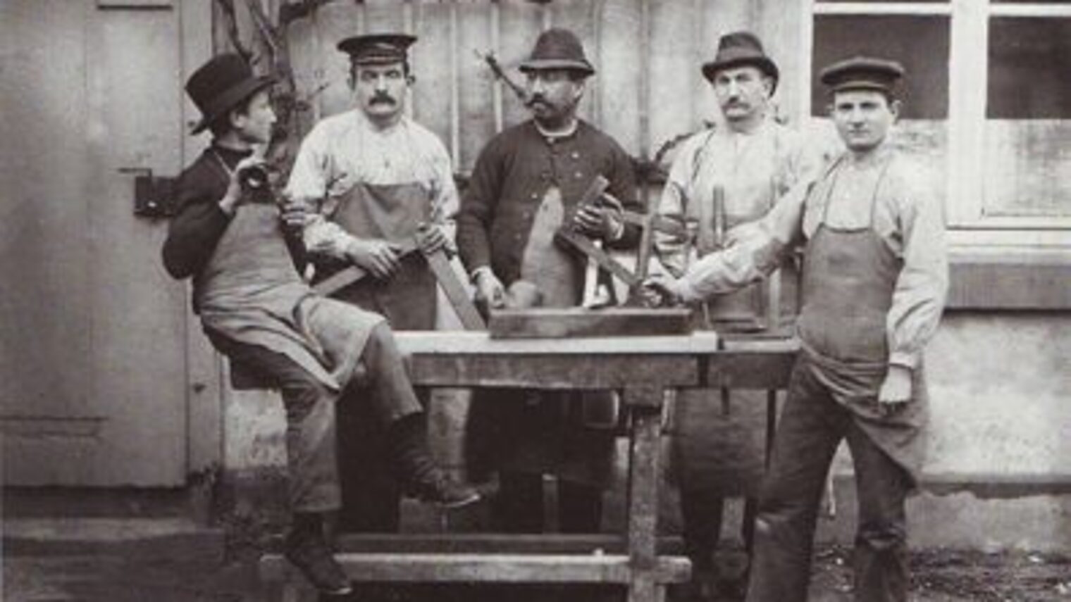 Schreinermeister Caspar Kreuer und Mitarbeiter, Monheim am Rhein, 1902